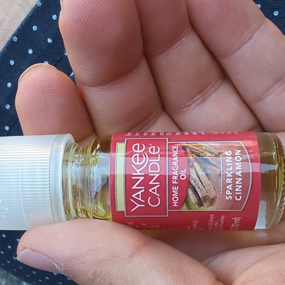 Rare and Discontinued - Yankee Candle Sparkling Cinnamon Oil Warmer Scent